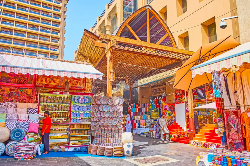 Grand souk de Bur Dubai : épices, textiles et souvenirs 10 Souks à Dubaï