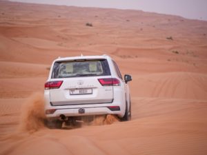 Safari dans le désert, quad, sandboard, balade à dos de chameau et dîner barbecue