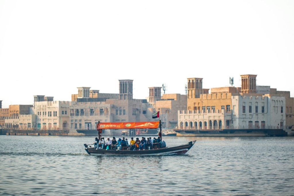 Dubaï en Septembre : météo, activités et conseils anti-chaleur 4 Abra en Septembre à Dubaï