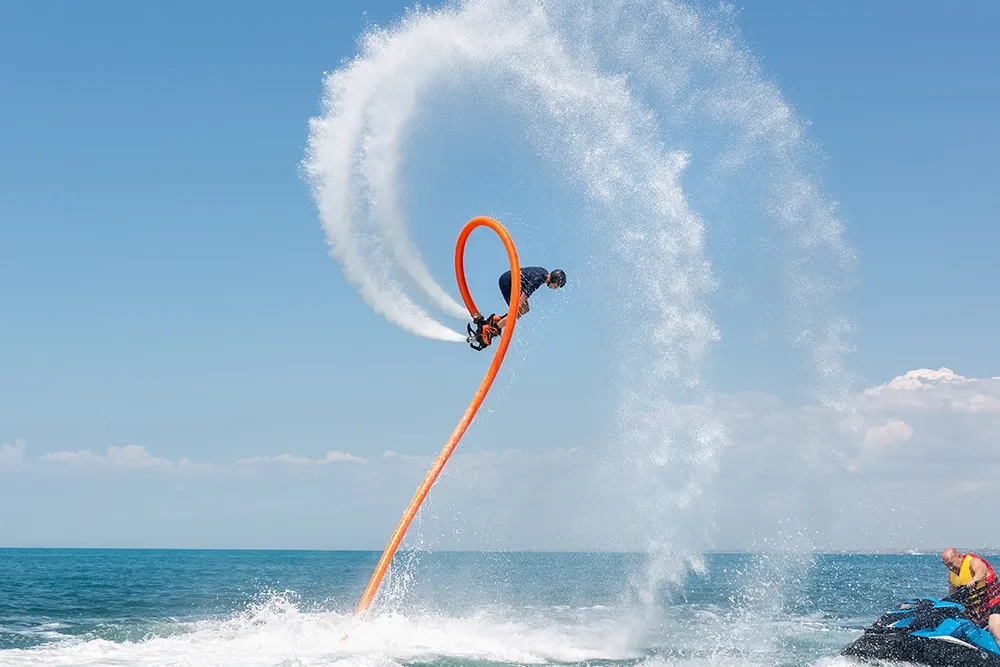 Kite Beach : activités, sports nautiques et détente sur cette plage incontournable de Dubaï 4 kite beach flyboard